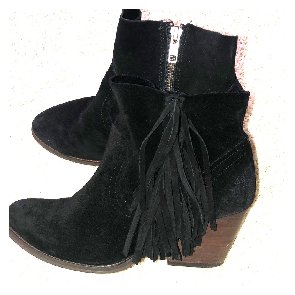 Steve Madden women’s blk fringe suede boots sz 7
